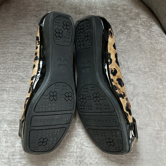 Leopard print and black flats. - Picture 7 of 9